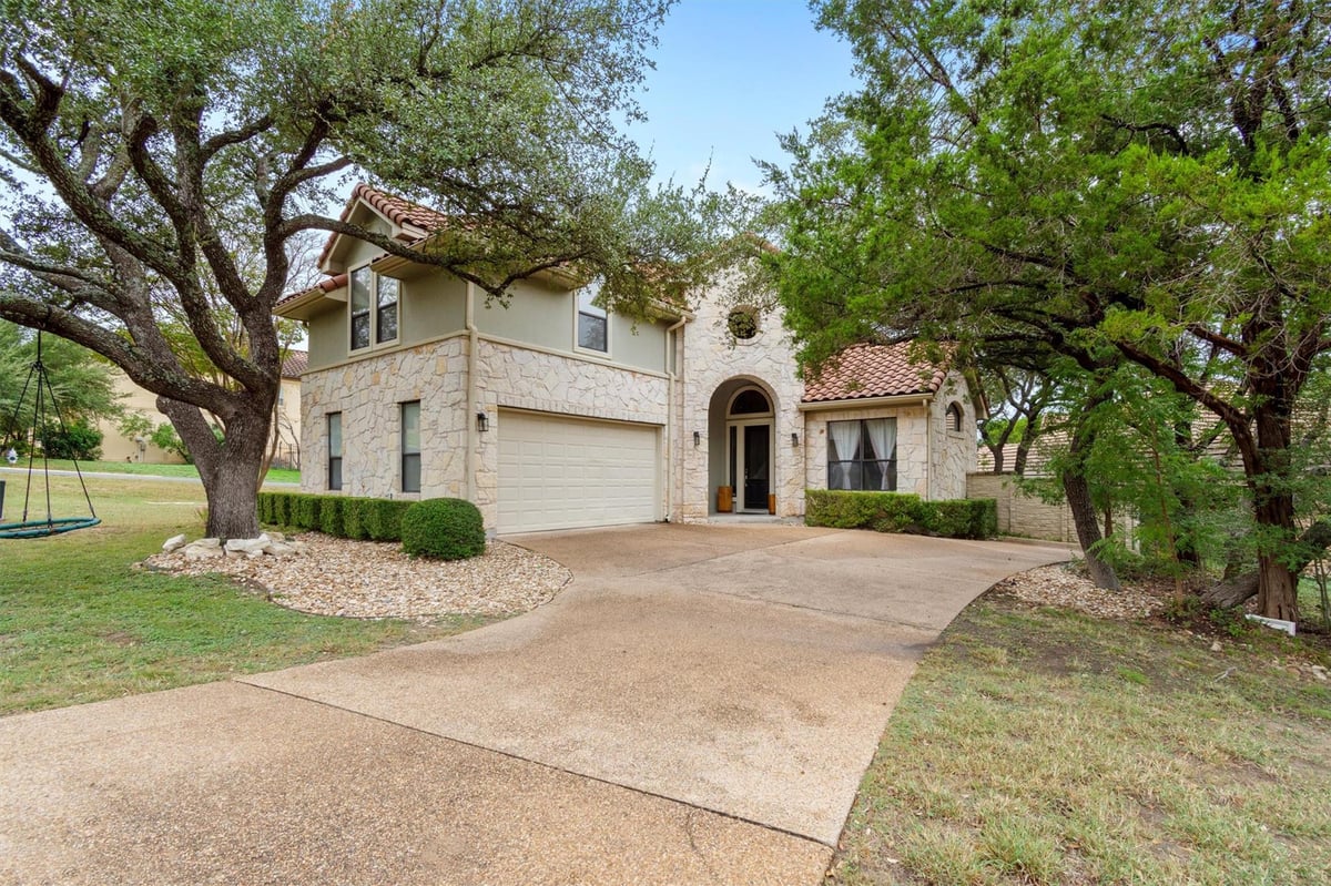 6 Monarch Oaks Ln - front exterior - Luxury home in Hills Lakeway Ph 02, Austin, TX