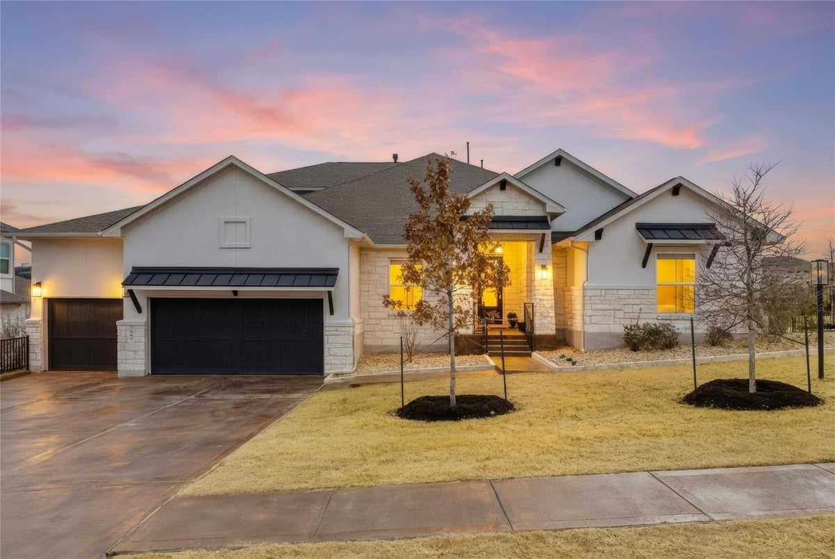 600 Bonfisk Bnd - front exterior - Luxury home in Rough Hollow, Austin, TX