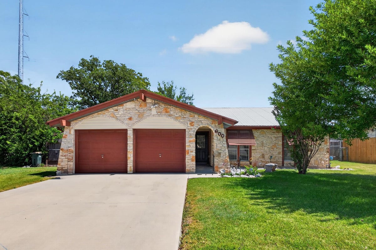 View 600 E Central DR in Williams 600 E Central DR - property photo 1 - Luxury home in Williams, Georgetown, TX