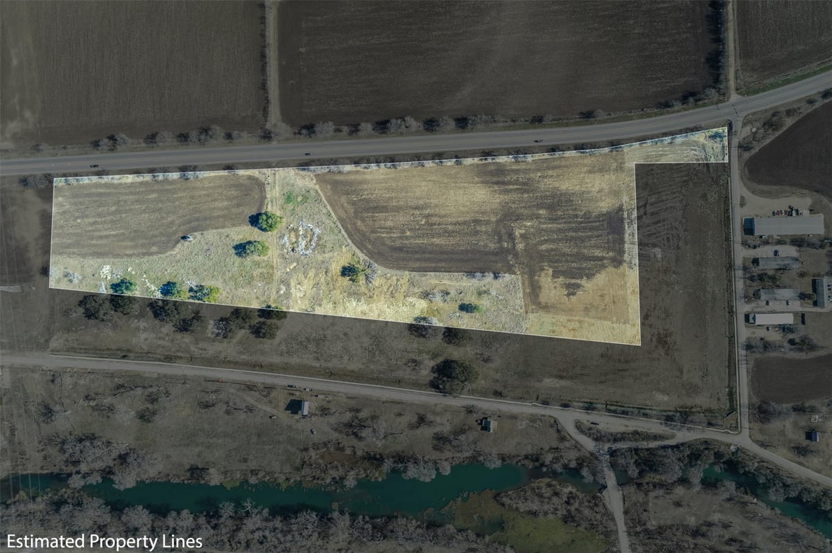 View 600 NW River RD in N/A 600 NW River RD - property photo 1 - Luxury lot in N/A, Martindale, TX