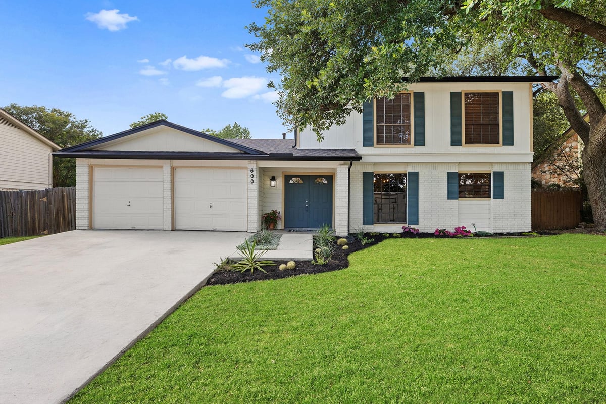 600 Pintail LN - front exterior - Luxury home in Dahlberg Estates Sec 3, Taylor, TX