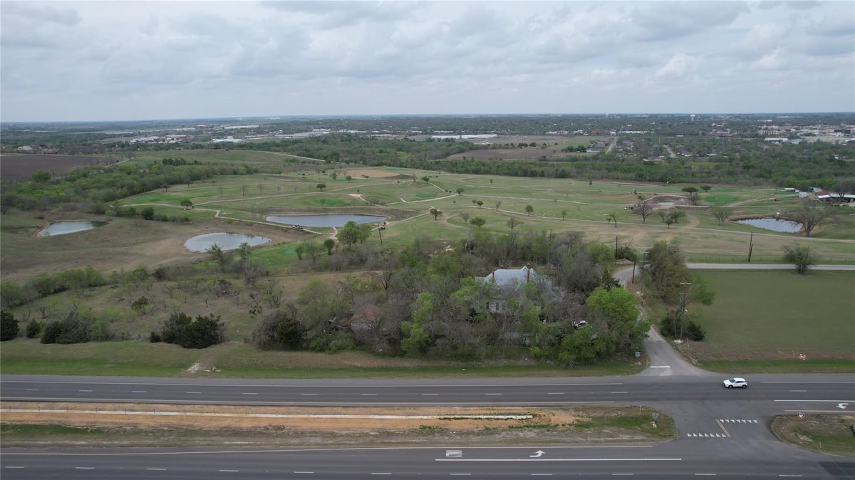 View 600 Potomac St in Washington Heights 600 Potomac St - property photo 1 - Luxury home in Washington Heights, Taylor, TX