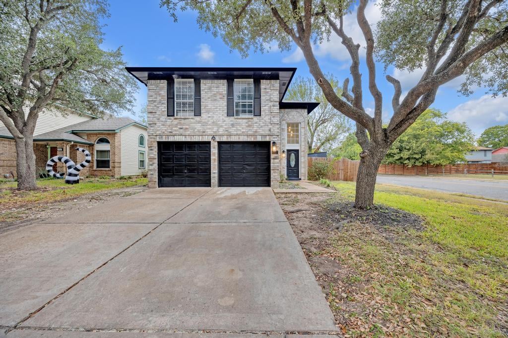 View 600 Smoke Signal Pass in Wells Point Ph C-3 Sec 02 600 Smoke Signal Pass - front exterior - Luxury home in Wells Point Ph C-3 Sec 02, Pflugerville, TX