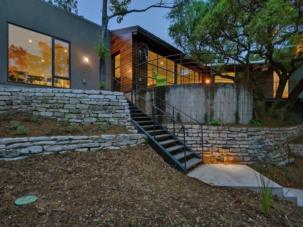 View 600 Spurlock Vly in Spurlock Valley Add 600 Spurlock Vly - front exterior - Luxury home in Spurlock Valley Add, West Lake Hills, TX