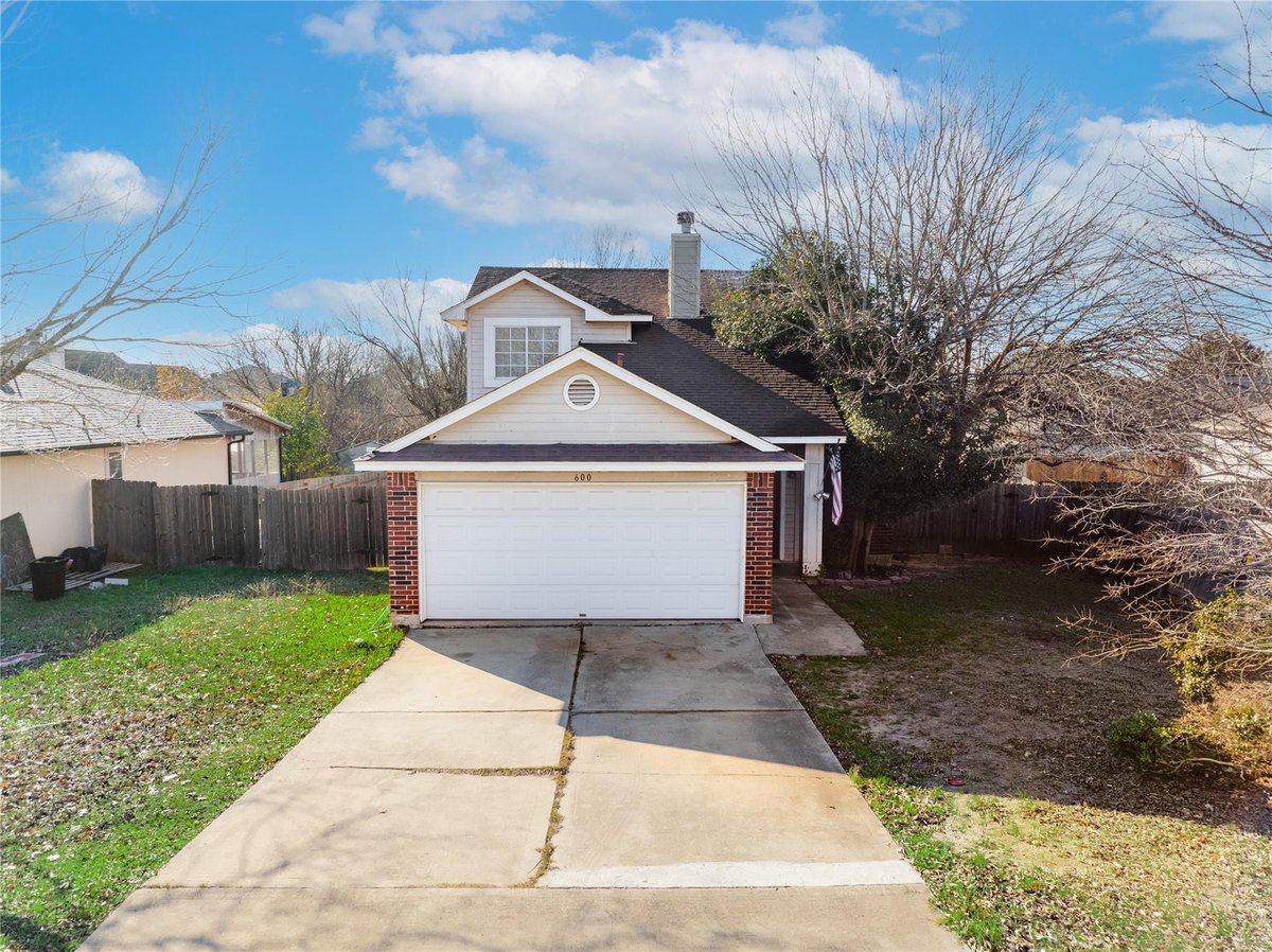 View 600 Tobin Dr in Ashford Park Sec 1 600 Tobin Dr - front exterior - Luxury home in Ashford Park Sec 1, Buda, TX