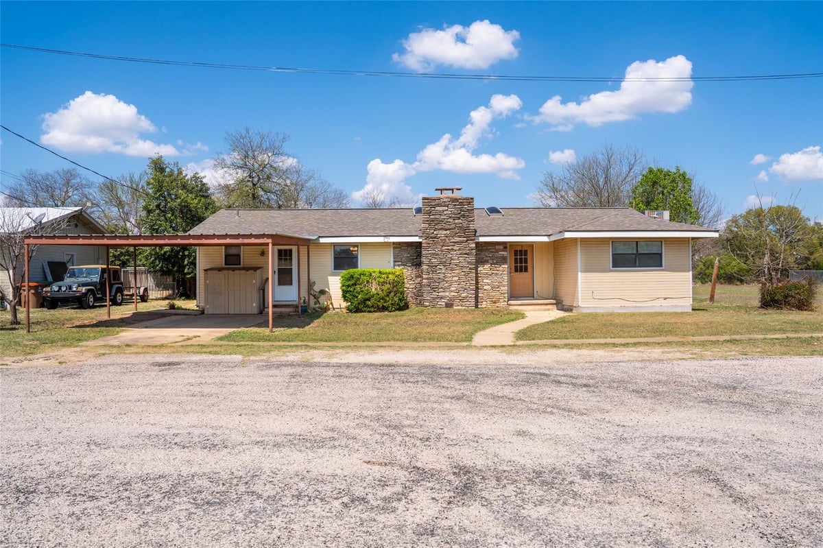 View 600 W Cypress St in None 600 W Cypress St - property photo 1 - Luxury home in None, Johnson City, TX