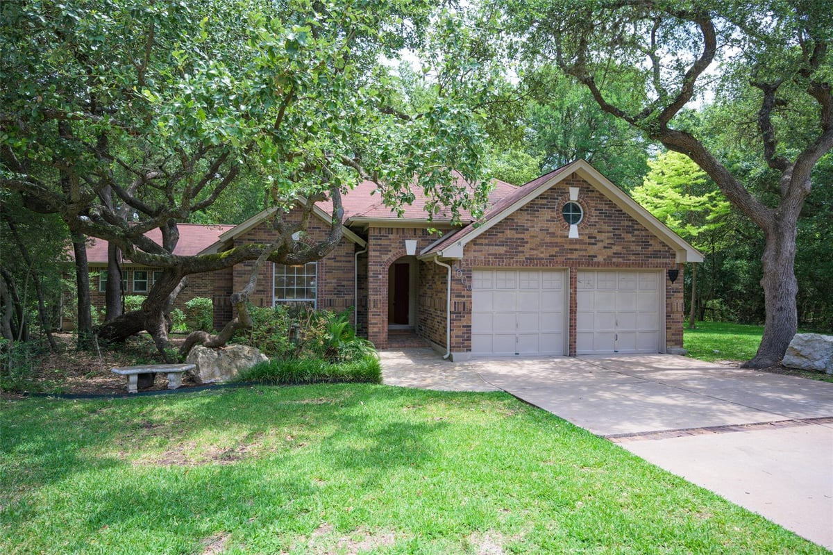 View 6000 La Naranja LN in Village At Western Oaks Sec 13 6000 La Naranja LN - property photo 1 - Luxury home in Village At Western Oaks Sec 13, Austin, TX
