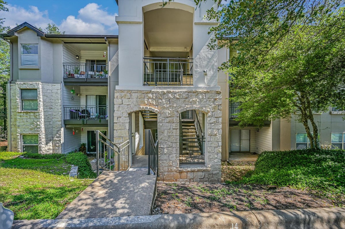 View 6000 Shepherd Mountain CV Unit #1011 in Montevista Condo Ph 01 Amd 6000 Shepherd Mountain CV Unit #1011 - property photo 1 - Luxury home in Montevista Condo Ph 01 Amd, Austin, TX