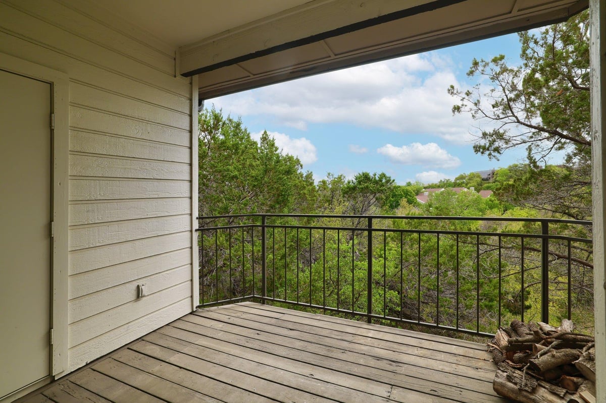 Primary bedroom at 6000 Shepherd Mountain Cv Unit #1711 - 1 bed 1 bath home