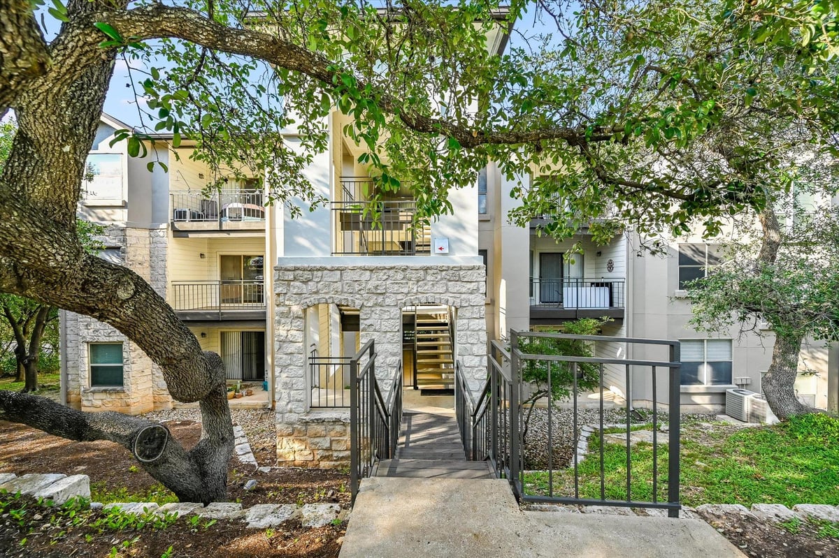 View 6000 Shepherd Mountain CV Unit #1805 in Montevista Condo Ph 02 Amd 6000 Shepherd Mountain CV Unit #1805 - front exterior - Luxury home in Montevista Condo Ph 02 Amd, Austin, TX
