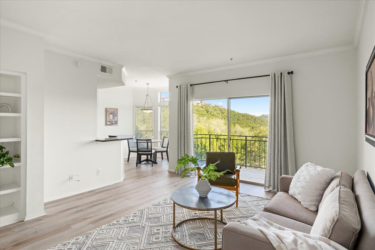 Primary bedroom at 6000 Shepherd Mountain Cv Unit #1904 - 2 bed 1 bath home