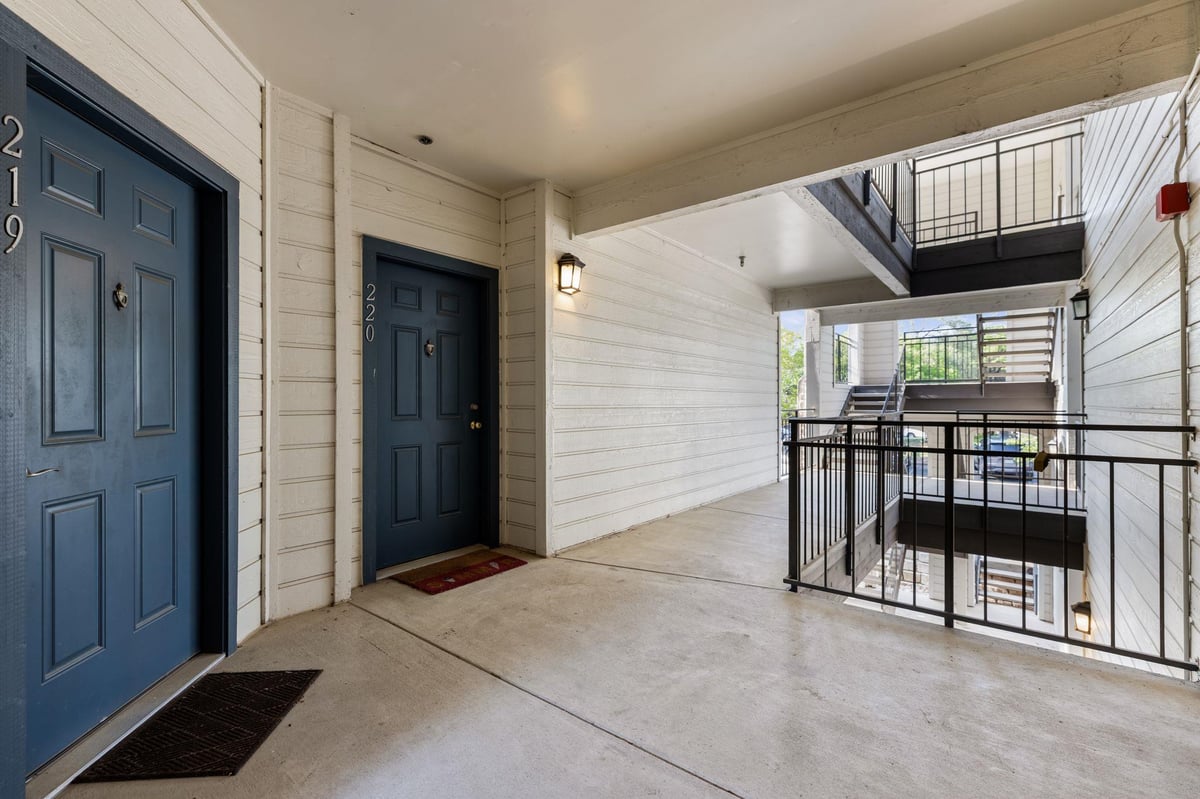 Primary bedroom at 6000 Shepherd Mountain Cv Unit #219 - 1 bed 1 bath home