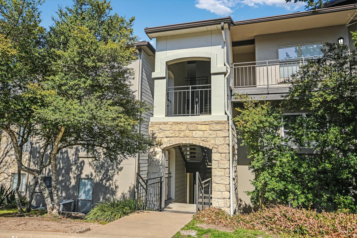Living area at 6000 Shepherd Mountain Cv Unit #604 - 2 bed 2 bath home