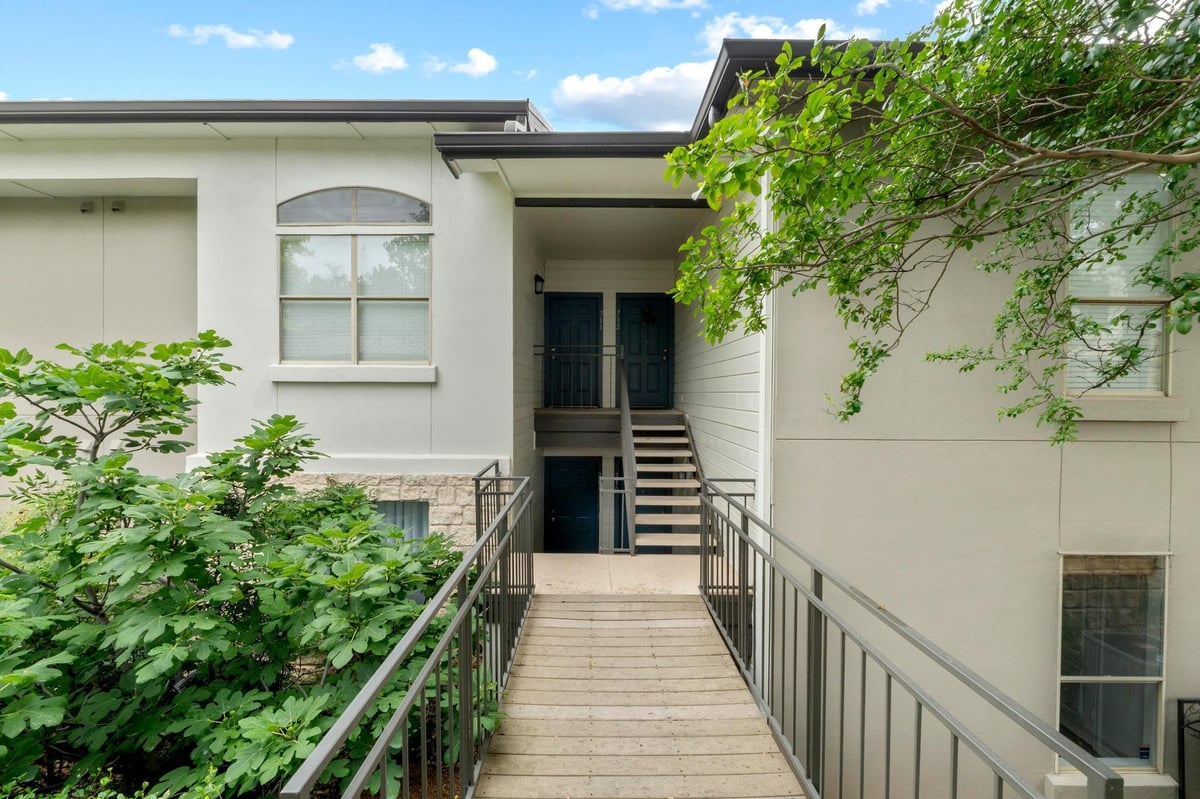 View 6000 Shepherd Mountain CV Unit #710 in Montevista Condo Ph 01 Amd 6000 Shepherd Mountain CV Unit #710 - front exterior - Luxury home in Montevista Condo Ph 01 Amd, Austin, TX
