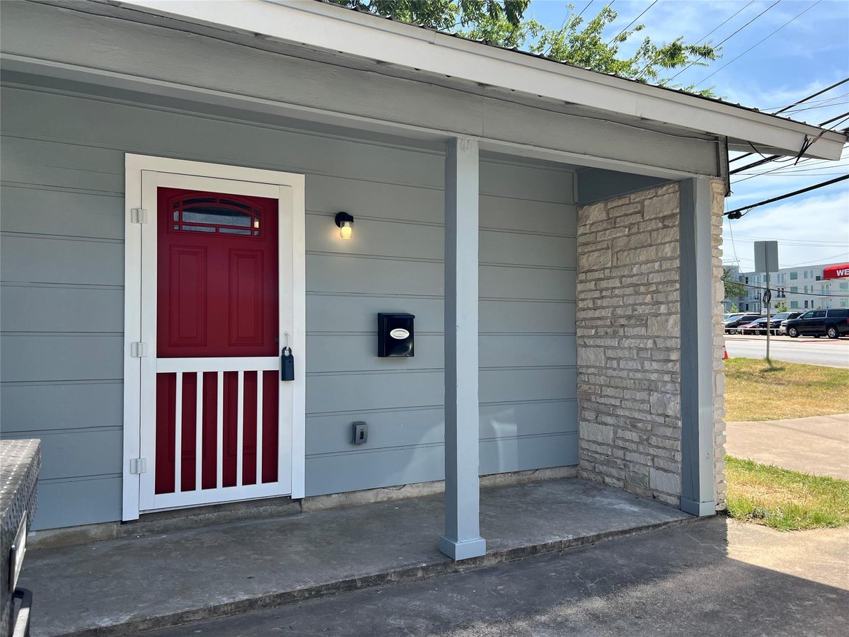 View 6003 Cameron RD Unit #A in Gaston Park 6003 Cameron RD Unit #A - property photo 1 - Luxury home in Gaston Park, Austin, TX