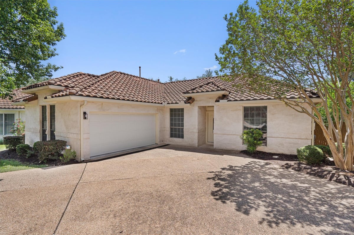 Living area at 6003 Tasajillo Trl - 3 bed 2 bath home
