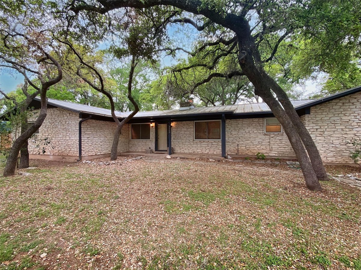 View 6008 Oakclaire DR in Oak Park Resub Sec 02 & Sec 03 6008 Oakclaire DR - property photo 1 - Luxury home in Oak Park Resub Sec 02 & Sec 03, Austin, TX