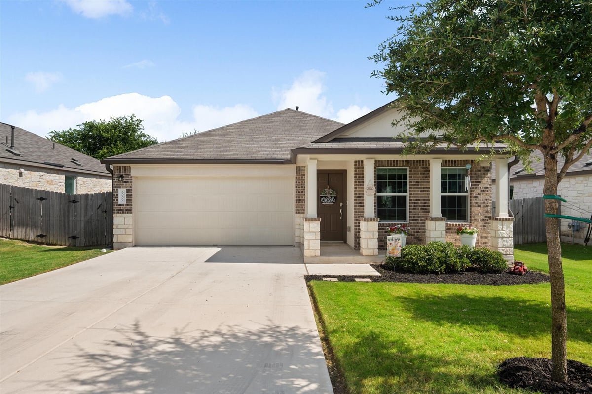 View 6009 Toscana Trce in Siena Sec 31 6009 Toscana Trce - front exterior - Luxury home in Siena Sec 31, Round Rock, TX