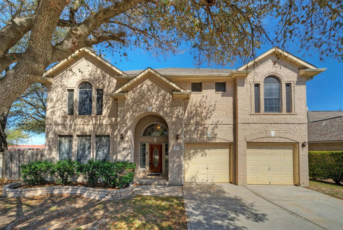 View 601 Indian Run DR in Club At Wells Point Ph A Sec 601 Indian Run DR - property photo 1 - Luxury home in Club At Wells Point Ph A Sec, Pflugerville, TX