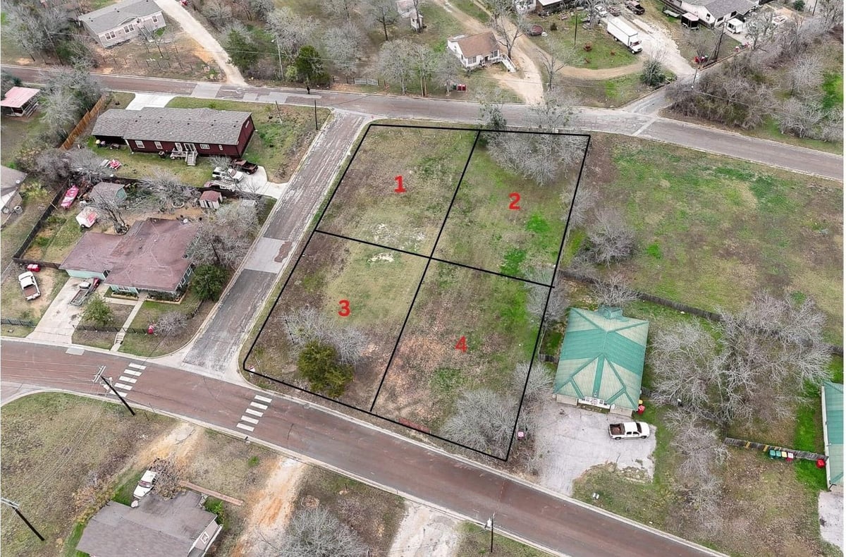 View 601 M L K Blvd in Smith, J S 601 M L K Blvd - property photo 1 - Luxury lot in Smith, J S, Elgin, TX