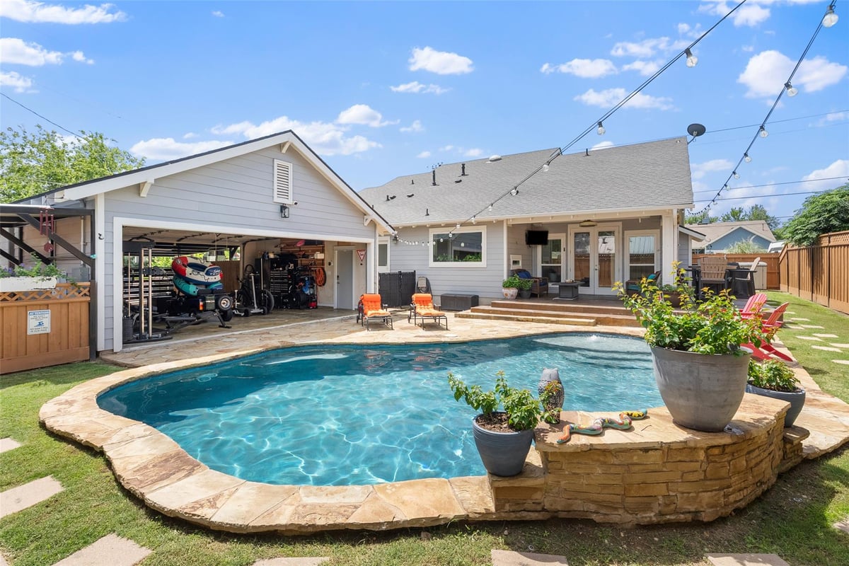 601 W 17th ST - property photo 1 - Luxury home in Division A Harts Add, Georgetown, TX