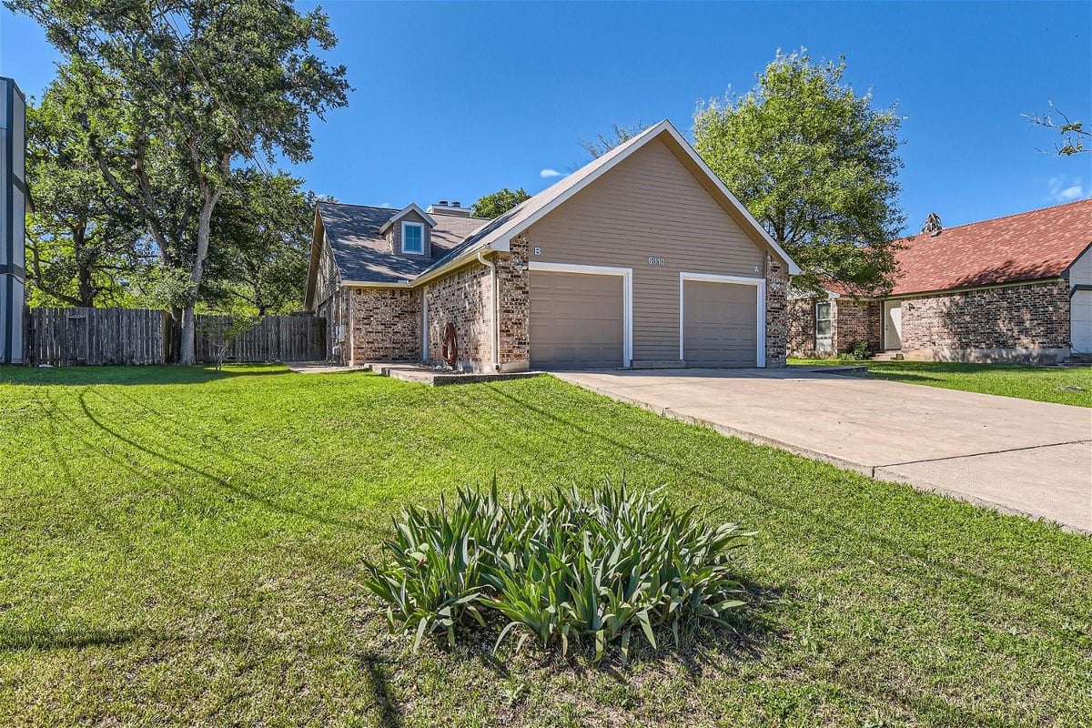 View 6010 Parkwood DR in Oak Park Sec 01 6010 Parkwood DR - front exterior - Luxury home in Oak Park Sec 01, Austin, TX