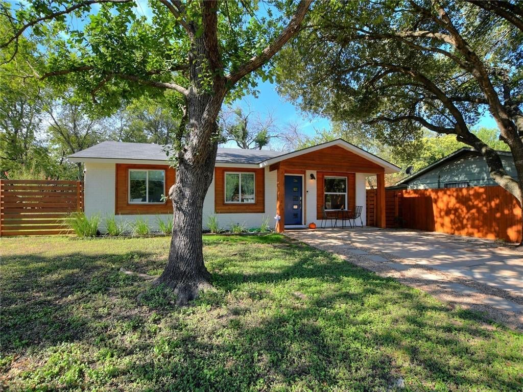 View 6019 Bluebell Cir in Country Club Gardens Sec 07 6019 Bluebell Cir - front exterior - Luxury home in Country Club Gardens Sec 07, Austin, TX