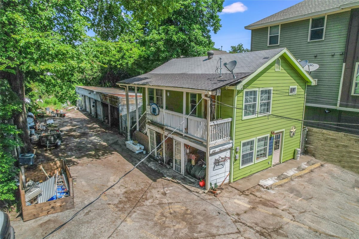 Living area at 602 Allen St - 2 bed 1 bath home