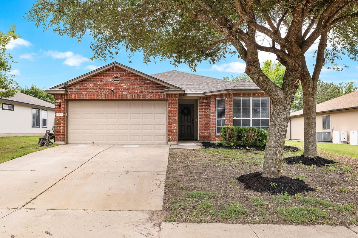 View 602 Creston ST in Riverwalk Ph 01 Sec 02 602 Creston ST - front exterior - Luxury home in Riverwalk Ph 01 Sec 02, Hutto, TX