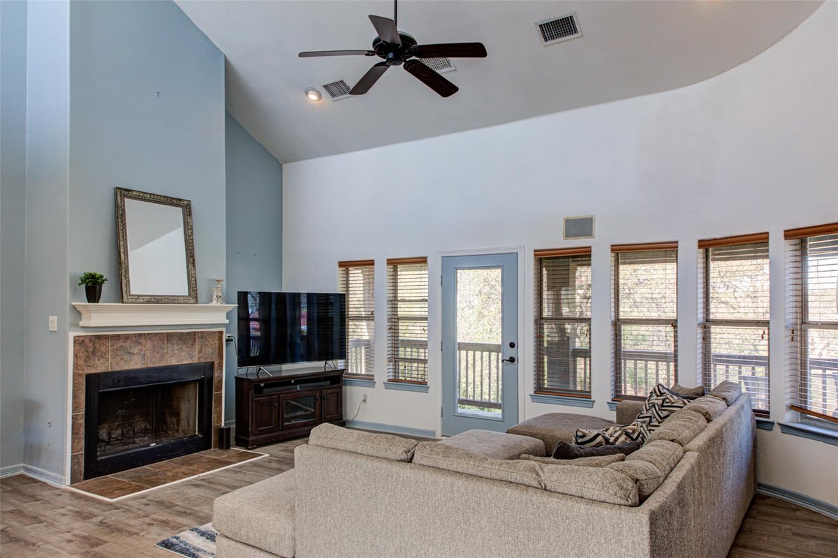 Living area at 602 Jessie St - 3 bed 2 bath home