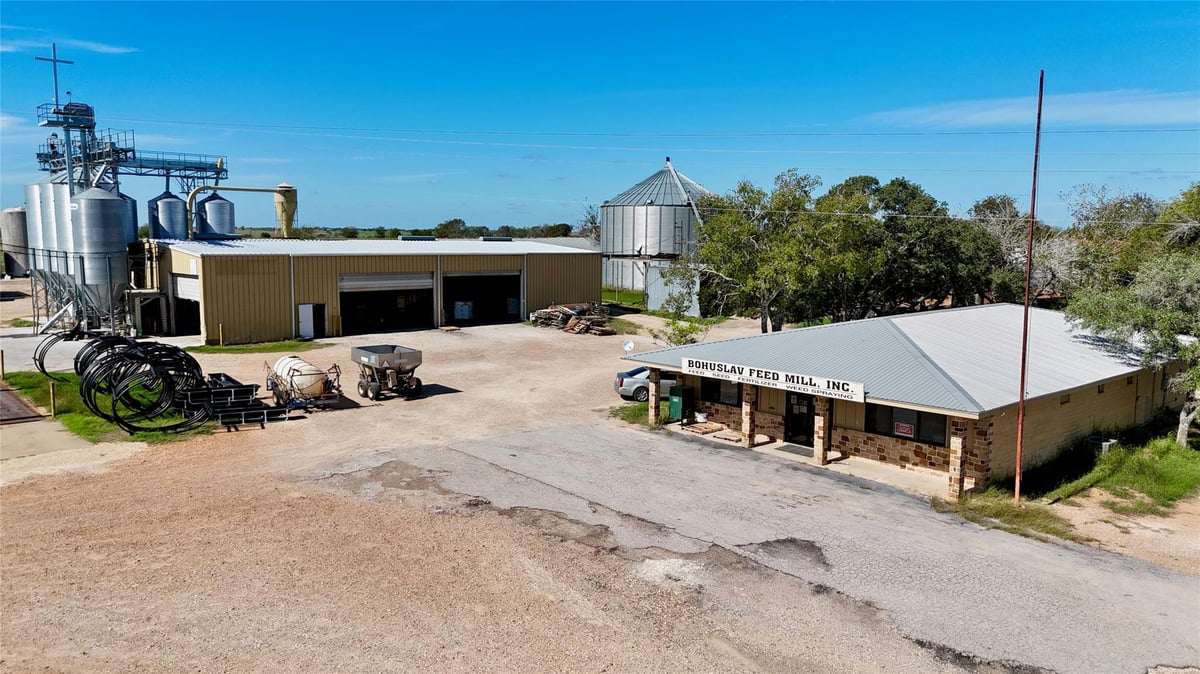 View 6022 Fm 532 Rd in Moulton 6022 Fm 532 Rd, photo 1 of 40, Moulton, Moulton, TX