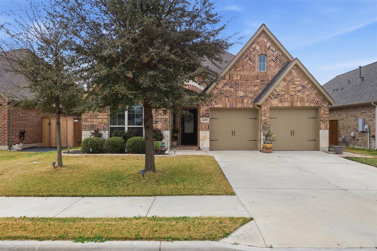 View 6025 Lake Teravista Way in TERAVISTA 6025 Lake Teravista Way - property photo 1 - Luxury home in TERAVISTA, Georgetown, TX