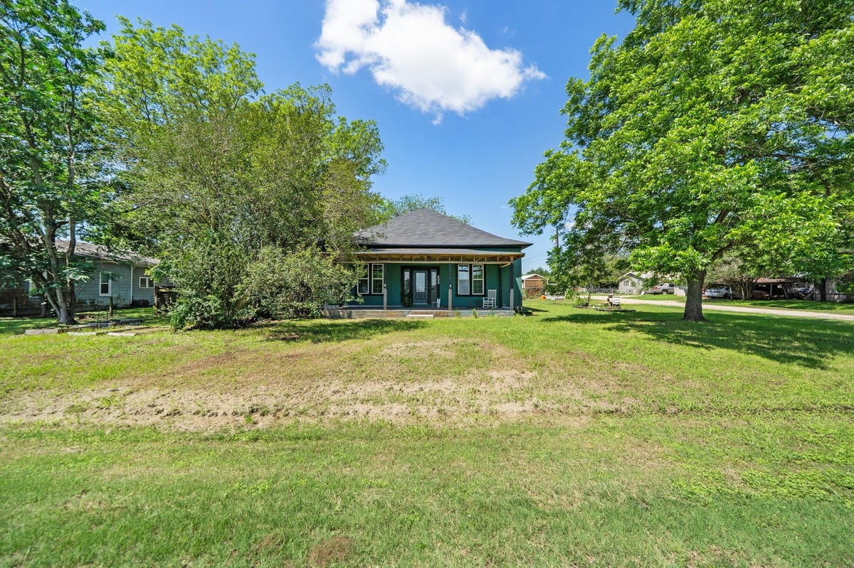 View 604 Avenue B in Old Town Lexington 604 Avenue B - front exterior - Luxury home in Old Town Lexington, Lexington, TX