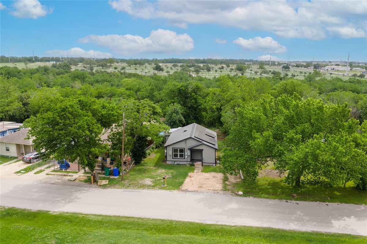 604 Burkett ST - front exterior - Luxury home in Taylor City, Taylor, TX