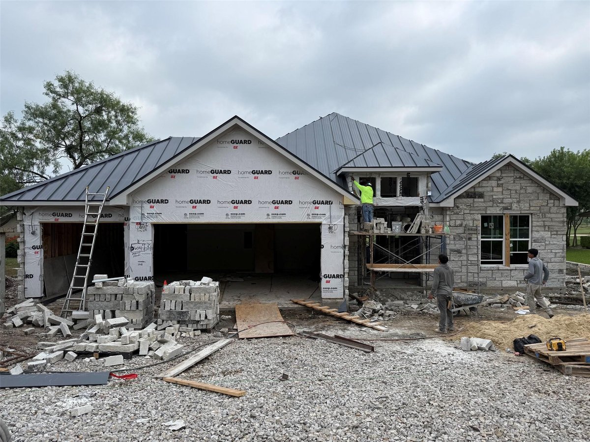 604 Hi Circle South DR - front exterior - Luxury home in Horseshoe Bay Proper, Horseshoe Bay, TX
