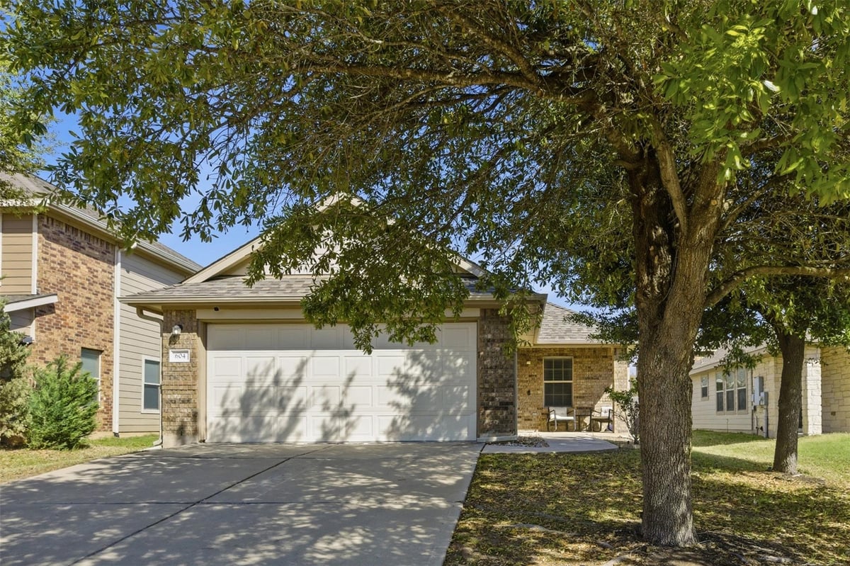 View 604 Mourning Dove LN in Summerlyn Ph L-4 604 Mourning Dove LN - property photo 1 - Luxury home in Summerlyn Ph L-4, Leander, TX
