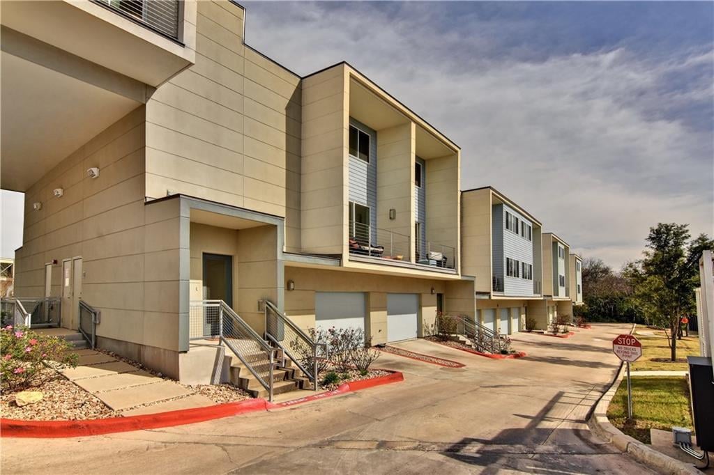 View 604 N Bluff DR Unit #101 in Skybridge Lofts Amd 604 N Bluff DR Unit #101 - front exterior - Luxury home in Skybridge Lofts Amd, Austin, TX