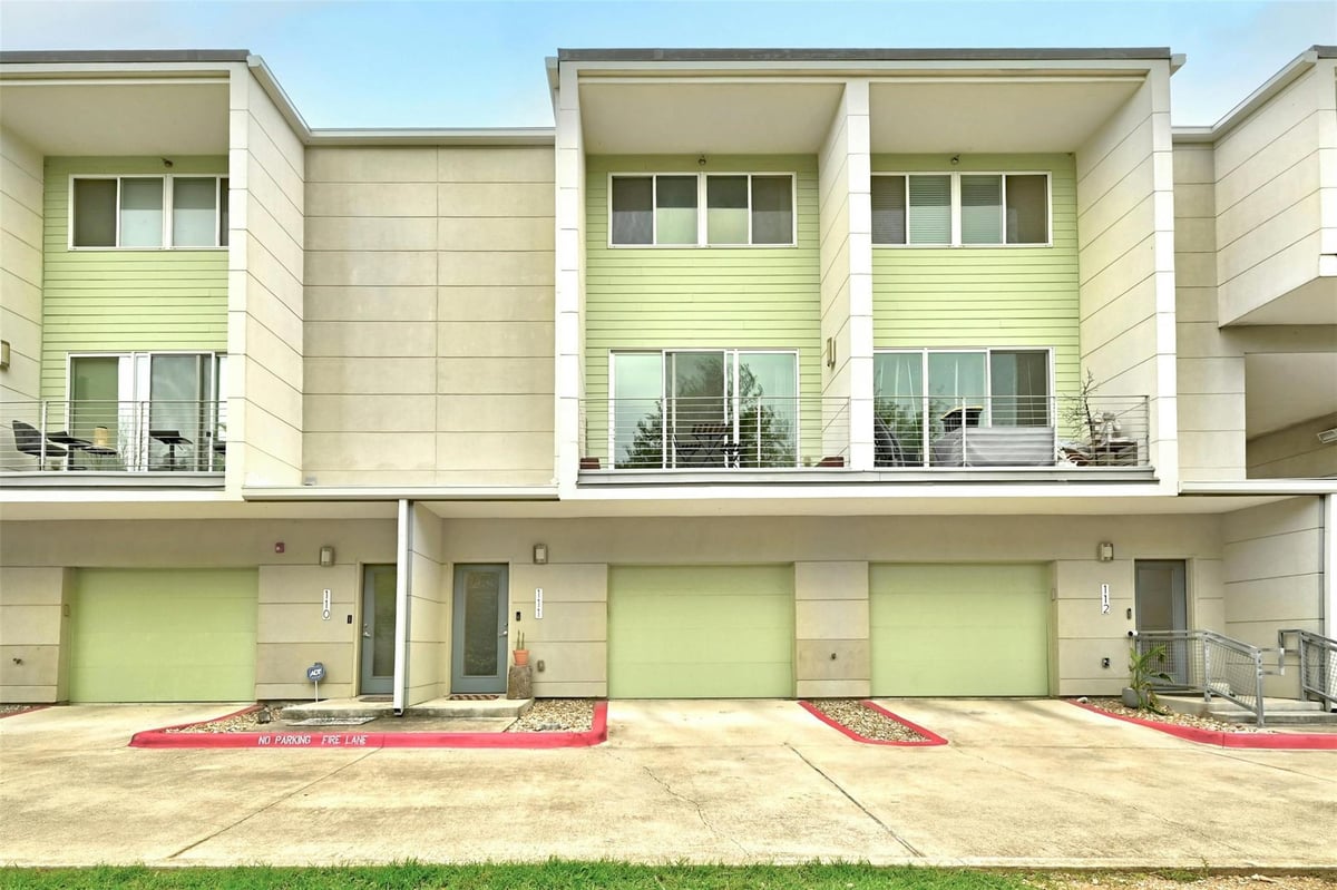 View 604 N Bluff Dr Unit #111 in Skybridge Lofts 604 N Bluff Dr Unit #111 - front exterior - Luxury home in Skybridge Lofts, Austin, TX