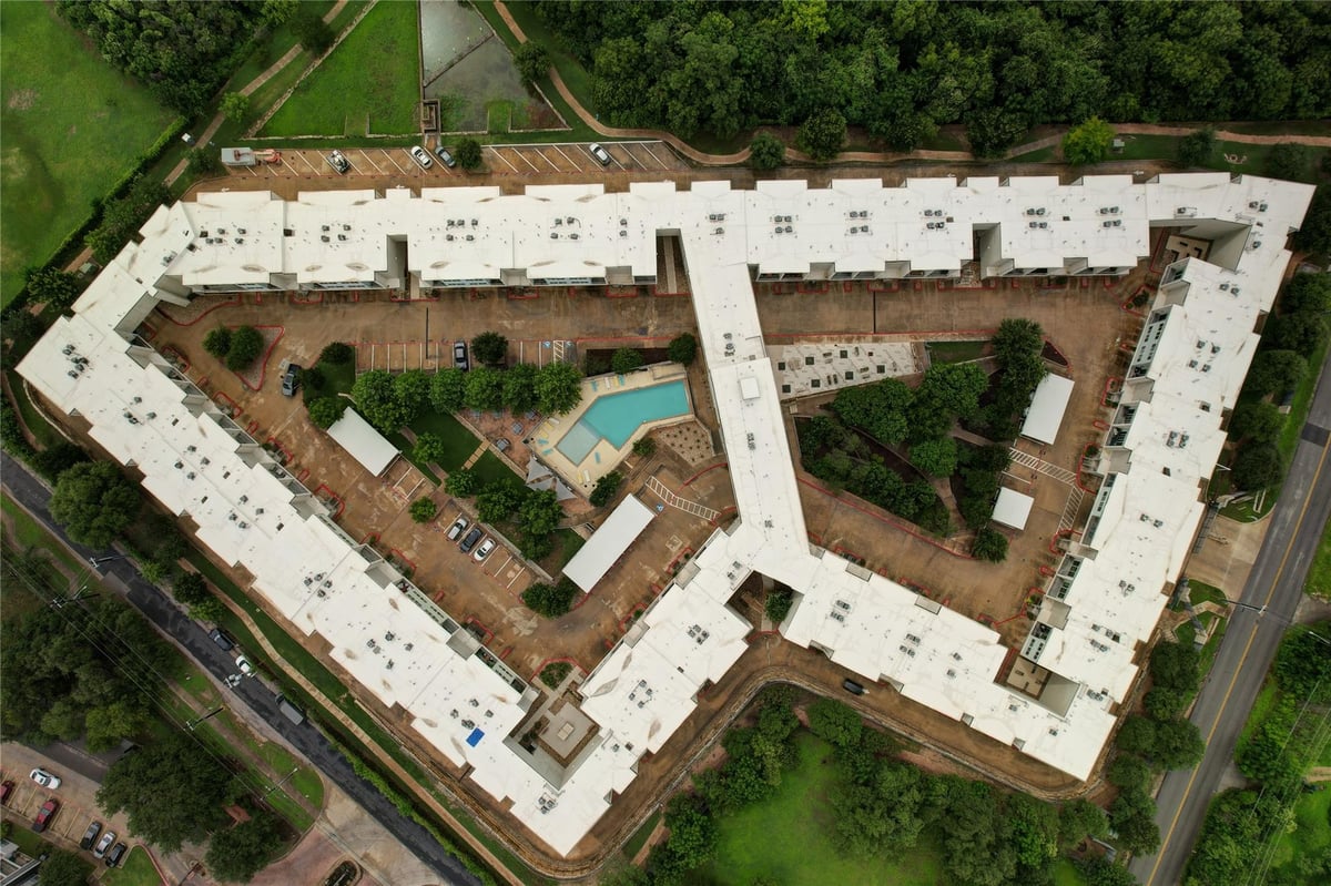View 604 N Bluff DR Unit #136 in Skybridge Lofts Amd 604 N Bluff DR Unit #136 - front exterior - Luxury home in Skybridge Lofts Amd, Austin, TX