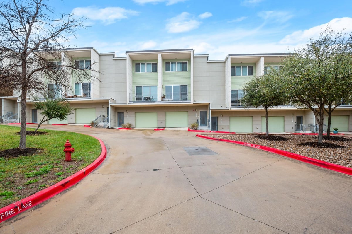 View 604 N Bluff Dr Unit #235 in Skybridge Lofts Amd 604 N Bluff Dr Unit #235 - front exterior - Luxury home in Skybridge Lofts Amd, Austin, TX