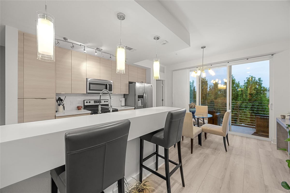 View 604 N Bluff Dr Unit #251 in Skybridge Lofts Amd 604 N Bluff Dr Unit #251 - front exterior - Luxury home in Skybridge Lofts Amd, Austin, TX
