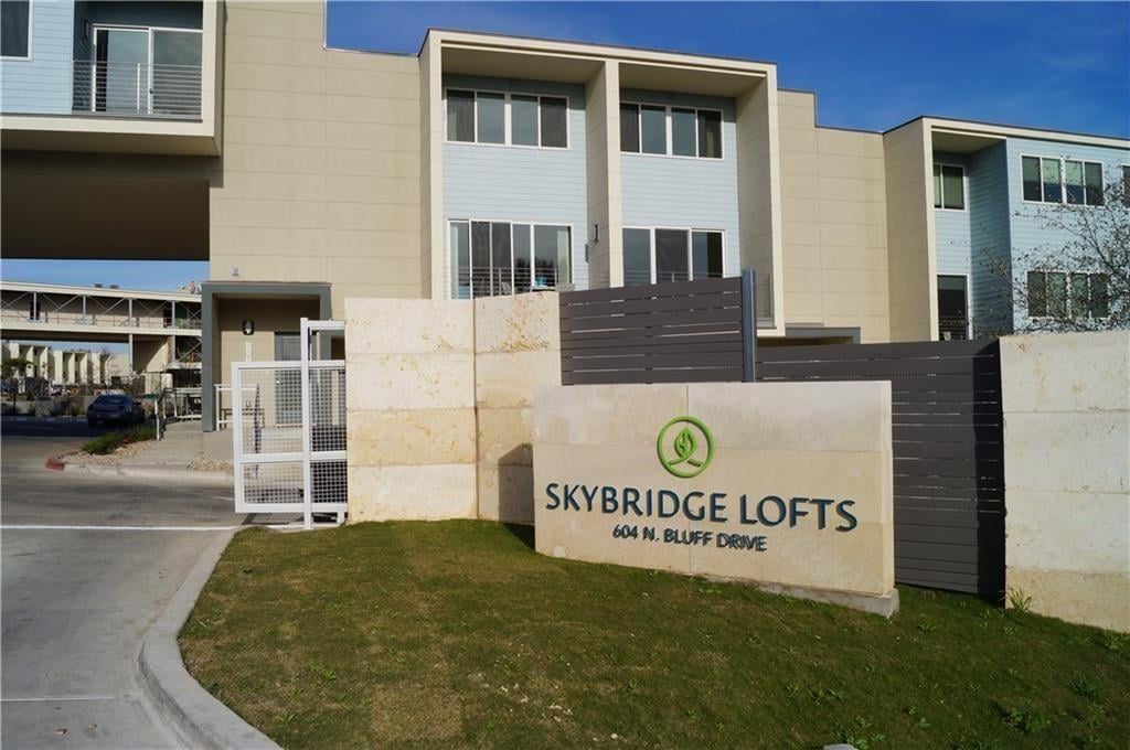 View 604 North Bluff Dr Unit #230 in Cannon W 604 North Bluff Dr Unit #230 - front exterior - Luxury home in Cannon W, Austin, TX