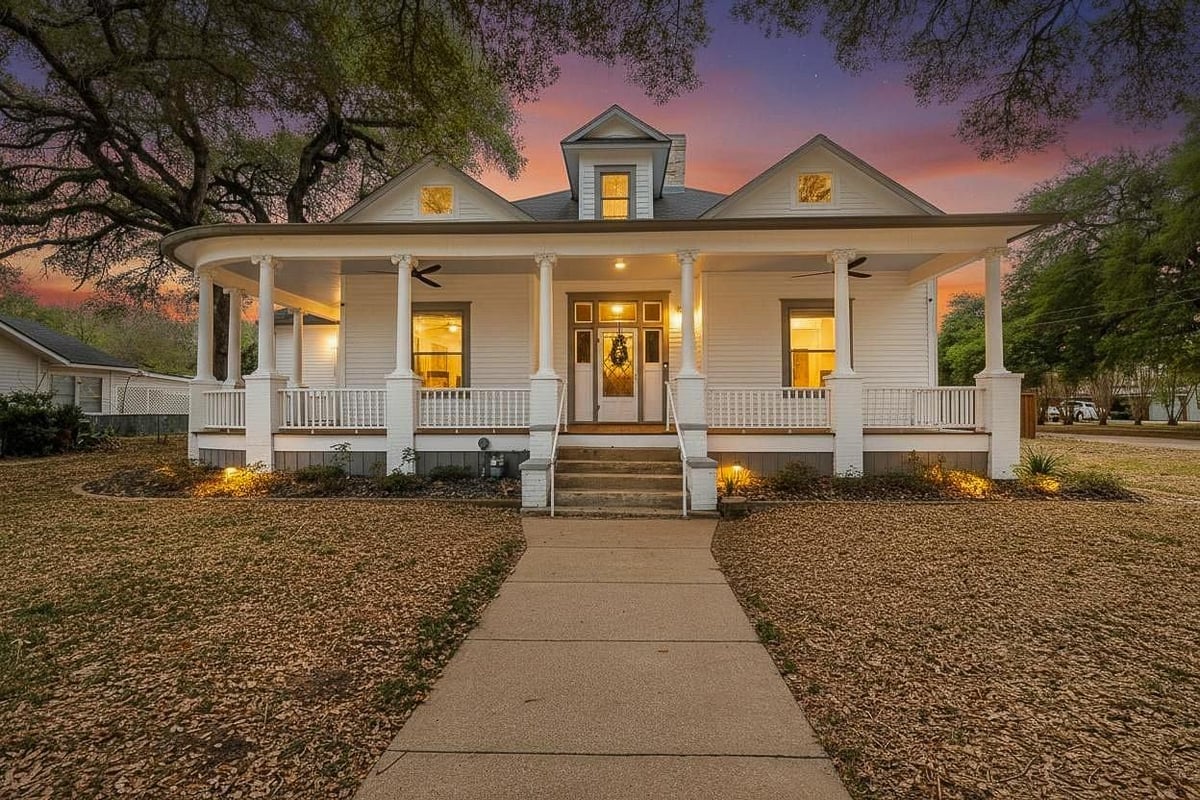 View 604 Saint Michael ST in City/Gonzales 604 Saint Michael ST - front exterior - Luxury home in City/Gonzales, Gonzales, TX