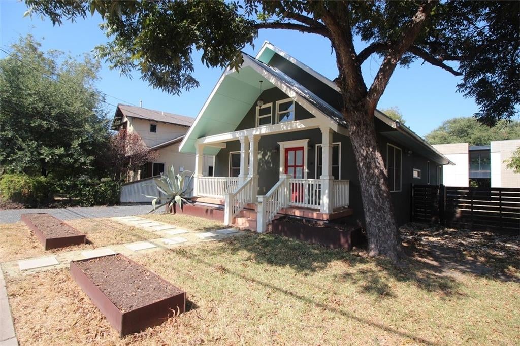 View 604 W Annie ST in Bouldin D W 604 W Annie ST - property photo 1 - Luxury home in Bouldin D W, Austin, TX