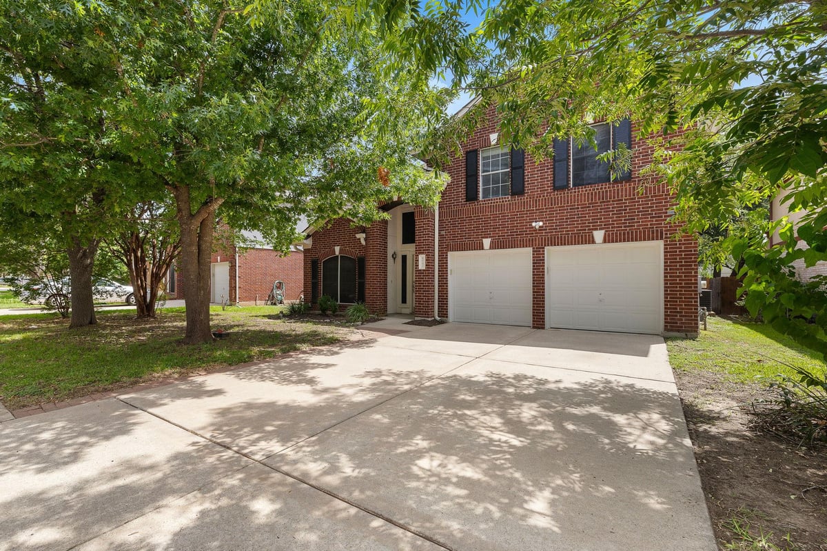 View 6042 Almelo DR in Cat Hollow Sec A Ph 05 6042 Almelo DR - front exterior - Luxury home in Cat Hollow Sec A Ph 05, Round Rock, TX