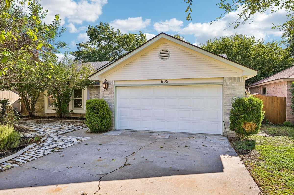 605 Hawthorne LN, photo 1 of 40, Round Rock, Round Rock, TX