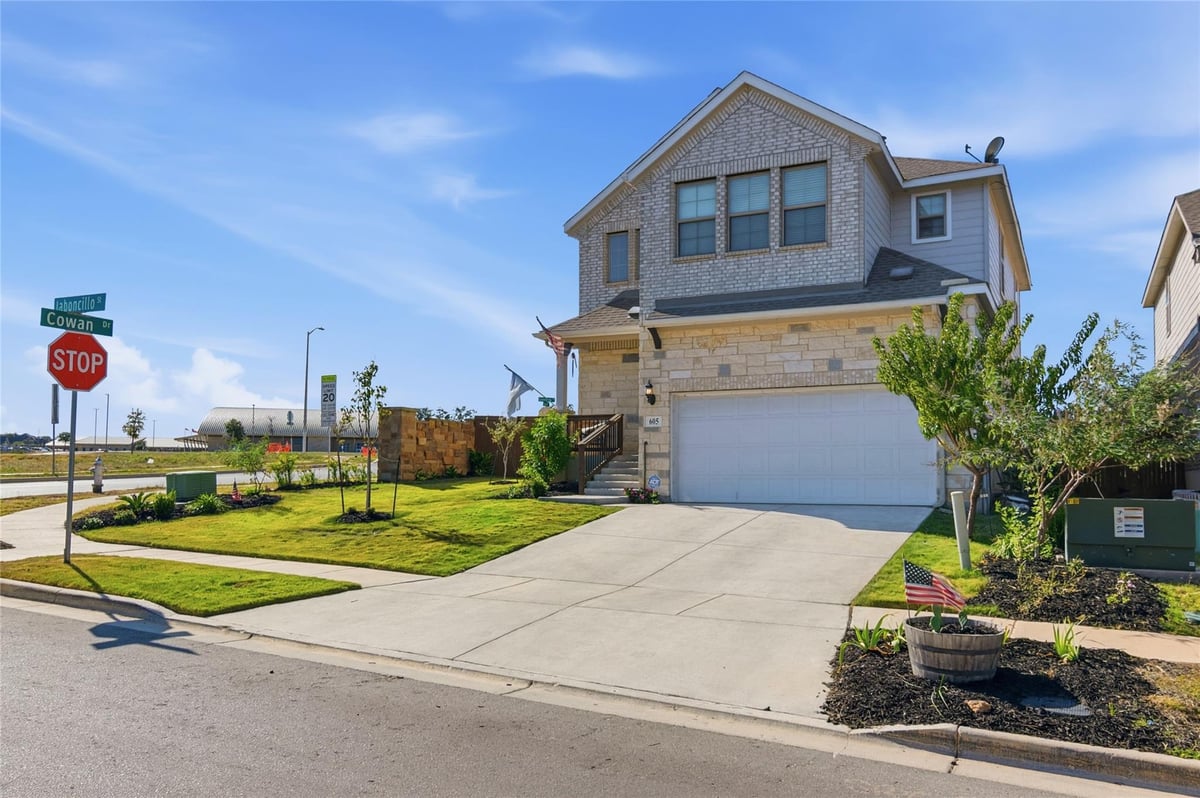 Living area at 605 Jaboncillo St - 4 bed 3 bath home