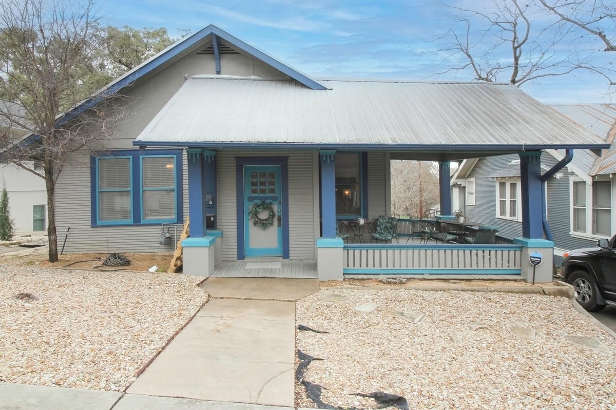 View 605 Oakland Ave in Terrace Park 605 Oakland Ave - property photo 1 - Luxury home in Terrace Park, Austin, TX