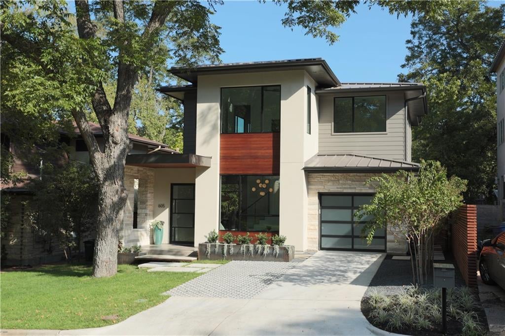 View 605 S 3rd St in Bouldin Creek 605 S 3rd St - property photo 1 - Luxury home in Bouldin Creek, Austin, TX
