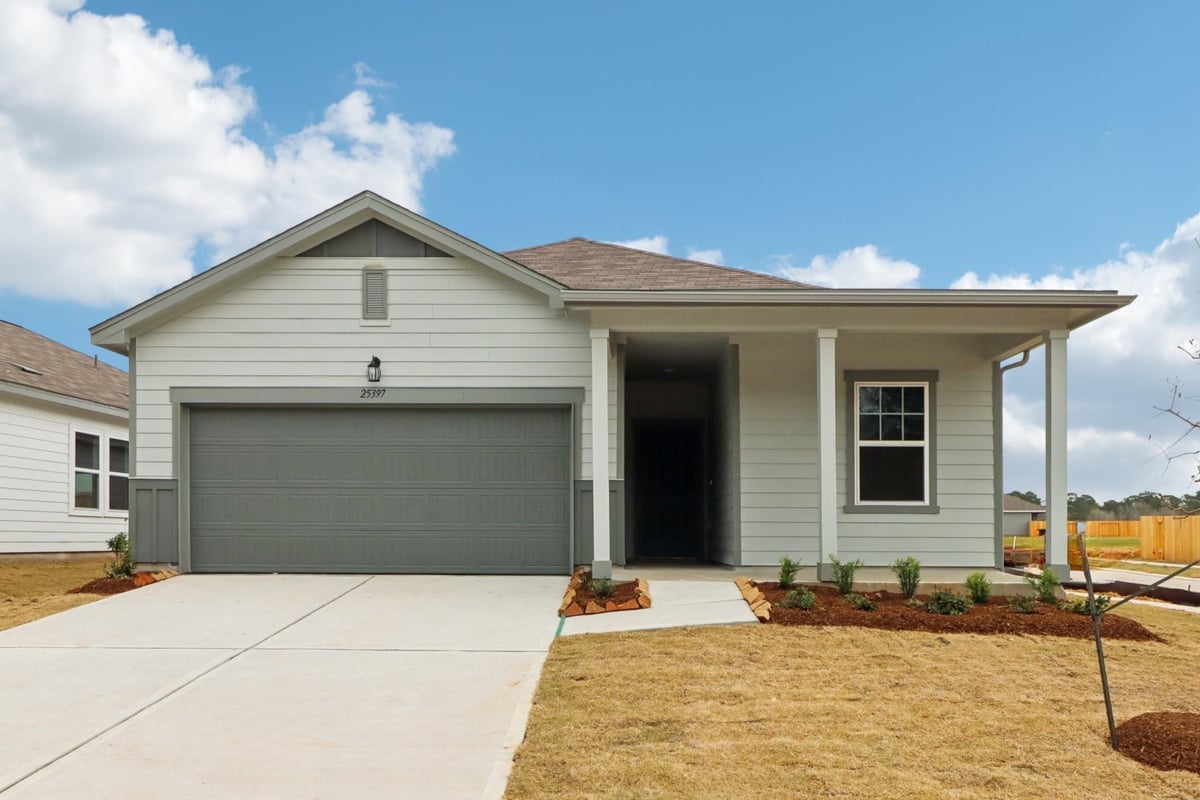 View 605 Sunlight Lake BLVD in Rolling Glen 605 Sunlight Lake BLVD - front exterior - Luxury home in Rolling Glen, Hutto, TX